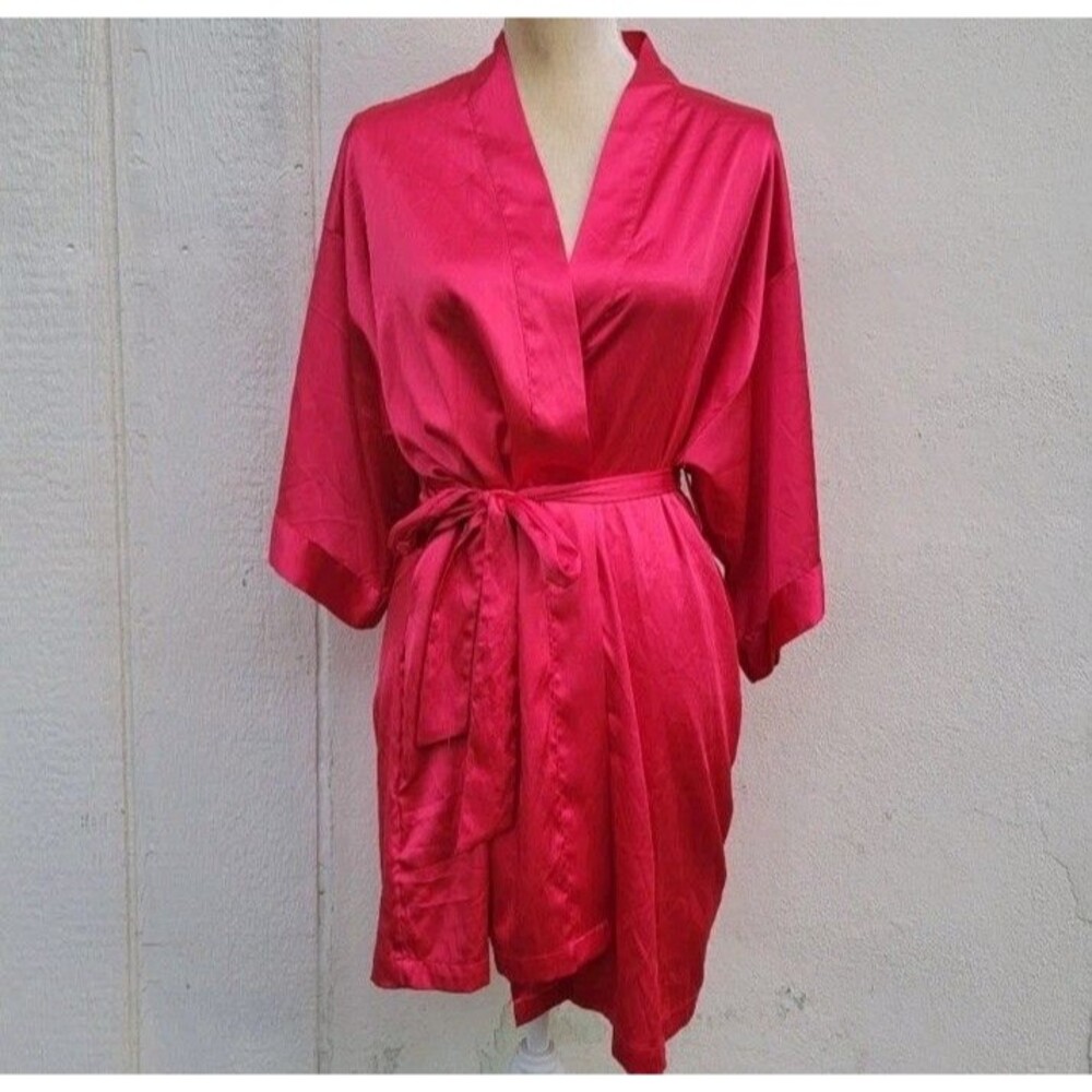 Victoria's Secret robe Womens size small red satin   3/4 sleeve
